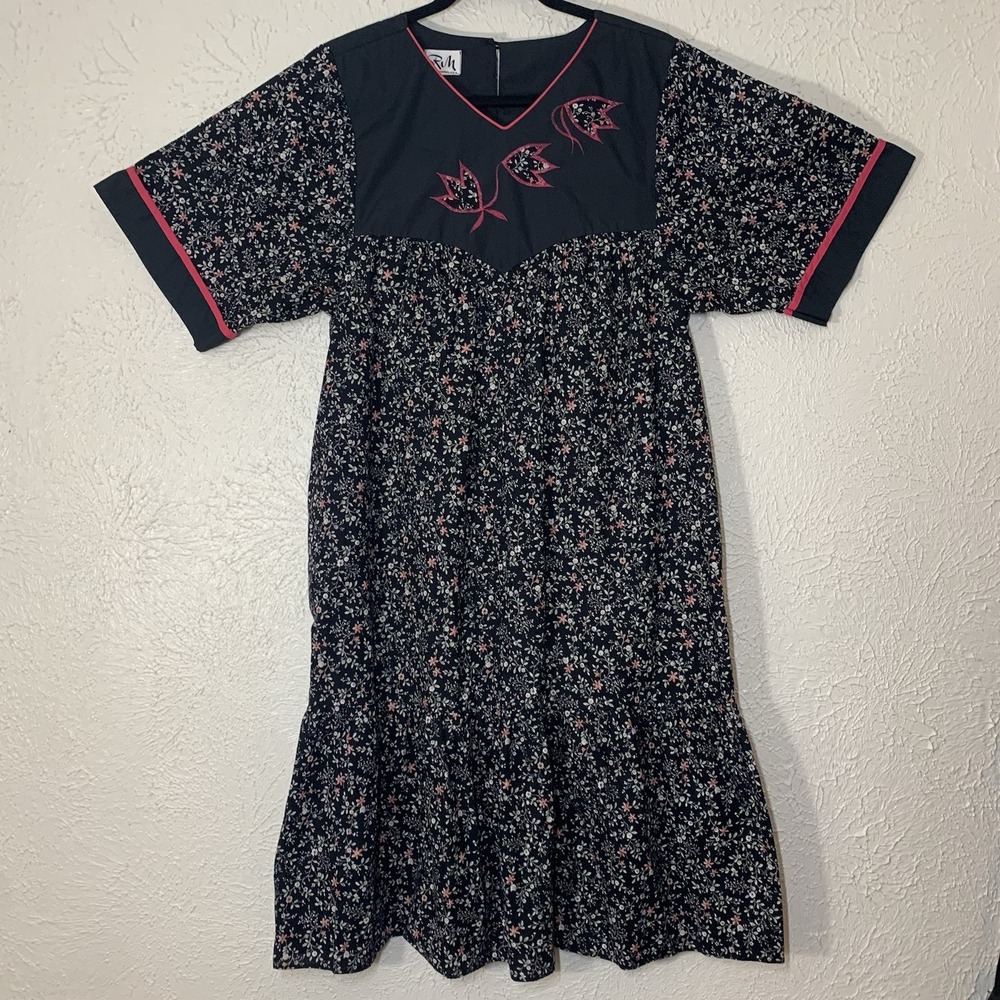 Hawaiian Muumuu RM S Black White Floral Print Knee Length Dress Ruffles VTG